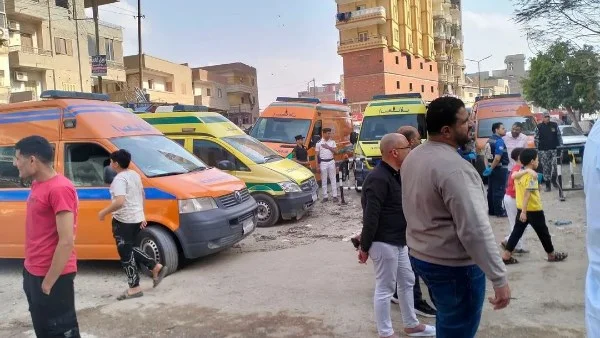 11 مصابًا في حريق مصنع مفروشات بالمحلة الكبرى
