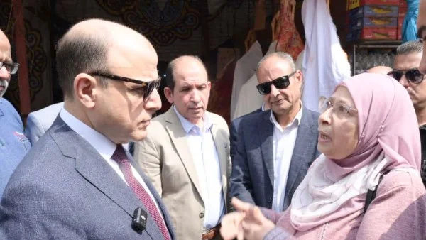 محافظ الغربية يتفقد سوق اليوم الواحد بالمحلة