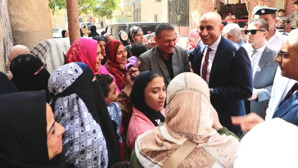 وزير التعليم يستمع لآراء الأهالي في المرج