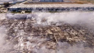 حريق ضخم في كاليفورنيا يهدد إمدادات المناديل