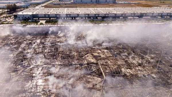 حريق ضخم في كاليفورنيا يهدد إمدادات المناديل