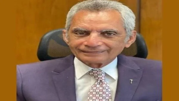 وزير الشئون النيابية يباشر عمله من القصر العيني