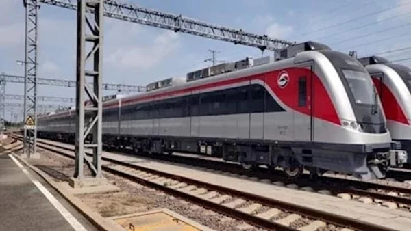 افتتاح أول خط للقطار الكهربائي السريع في يونيو