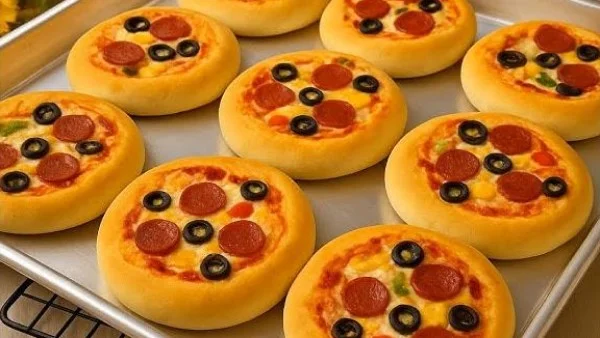 طريقة عمل كبات البيتزا الشهية خطوة بخطوة