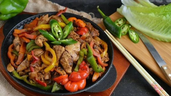 طريقة عمل فاهيتا الدجاج في 10 دقائق