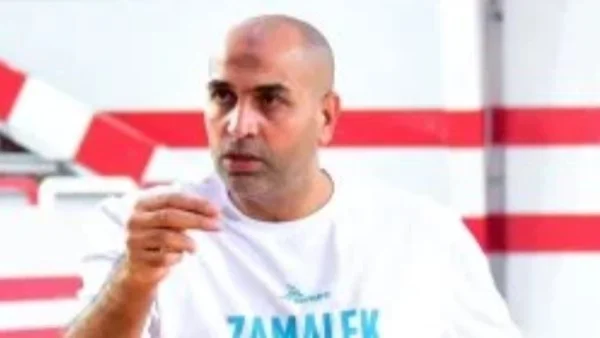 أدم موسى يهدي كأس مصر لجماهير الزمالك