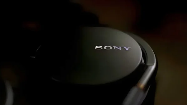 سوني تُنافس أبل بسماعات رأس فاخرة جديدة