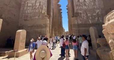 إقبال سياحي ملحوظ في الأقصر ونشاط رحلات البالون الطائر