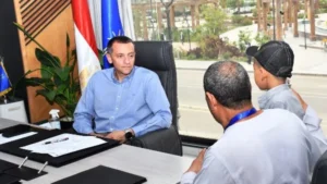 مساعدات مالية عاجلة من محافظ أسوان للمواطنين