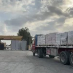 الهلال الأحمر يرسل قافلة مساعدات 4 آلاف طن إلى غزة