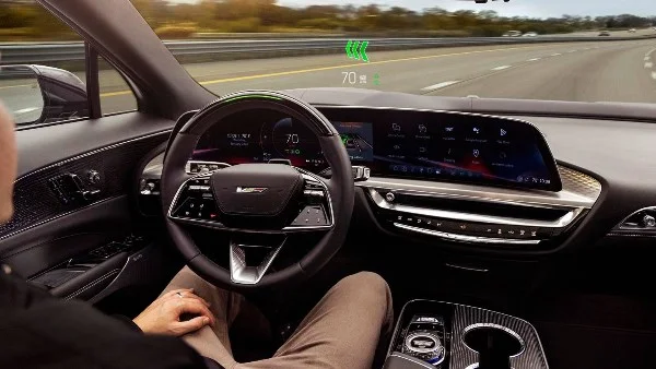 عيب في نظام "سوبر كروز" يهدد سلامة السائقين