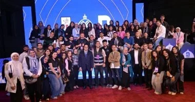 رئيس جامعة القاهرة يتفاعل مع الطلاب في ملتقى التوظيف