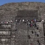 مقتل سائحة كندية وإصابة 13 سائحًا في تيوتيهواكان