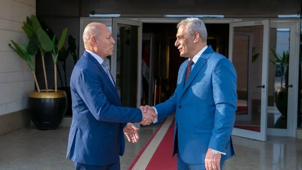 تعزيز التعاون في مجال النقل بالطاقة النظيفة