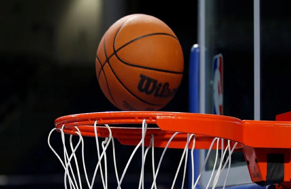 كافالييرز يحسمون المباراة ضد رابتورز 115-105