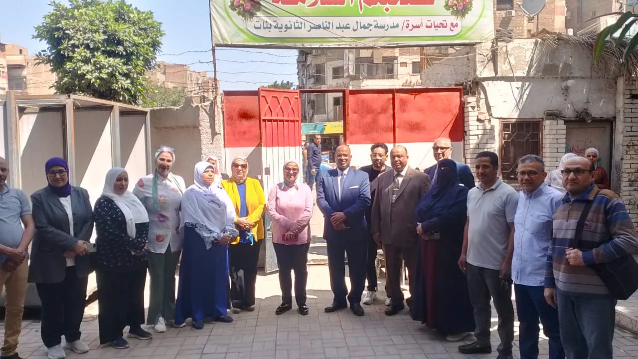 تفقد مديرة التعليم بالقاهرة سير الدراسة في دار السلام