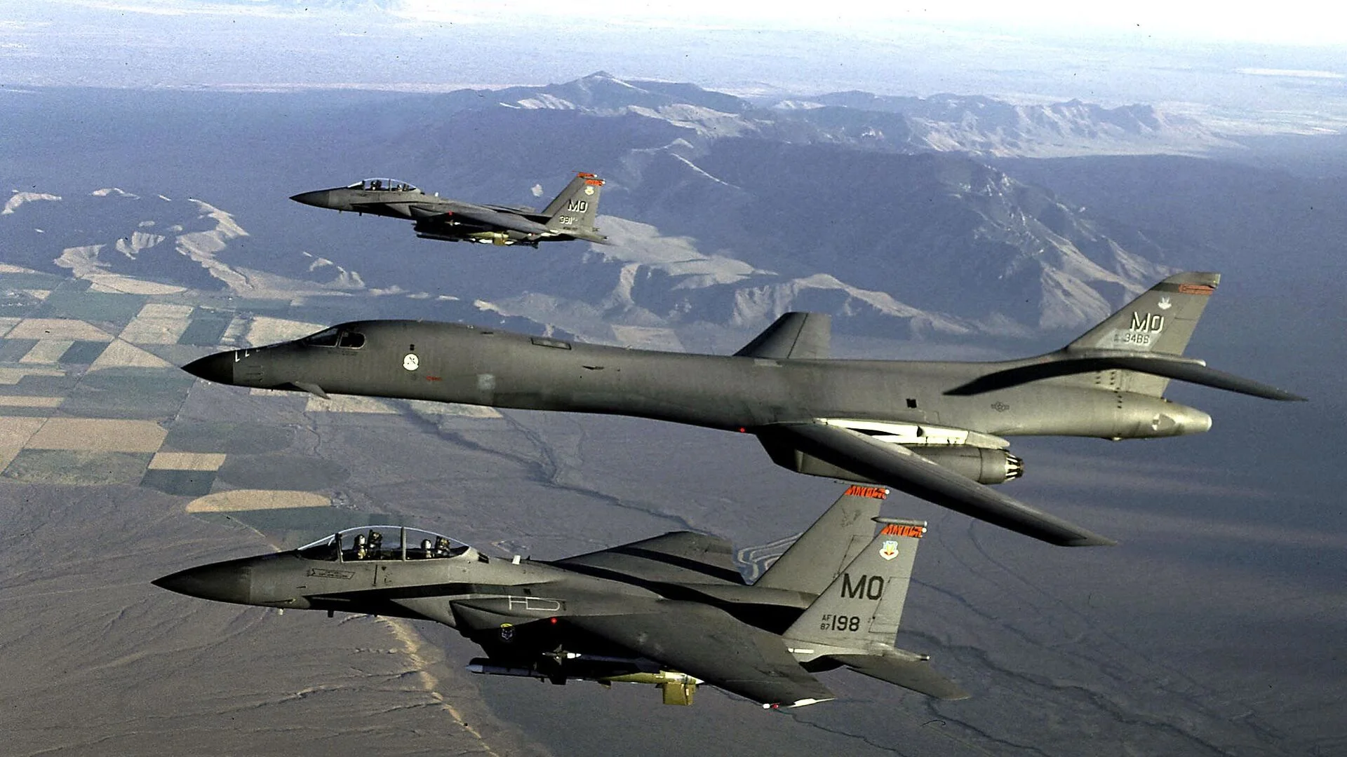 تمديد خدمة الطائرة إيه-10 "وارثوج" حتى 2030