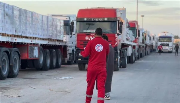 قافلة "زاد العزة" تدخل غزة لتقديم المساعدات الإنسانية