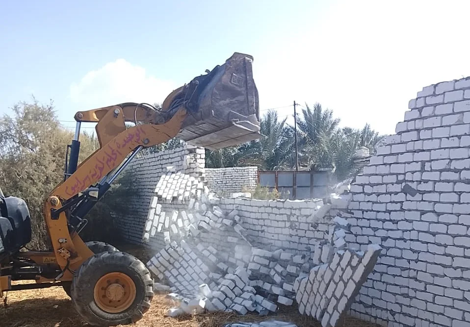 إزالة التعديات بالقرنة وإطلاق مبادرة "قرارك يفرق"