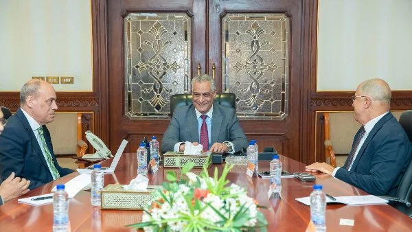 تعزيز الصناعة المحلية.. لقاء هام بين جمبلاط والسويدي