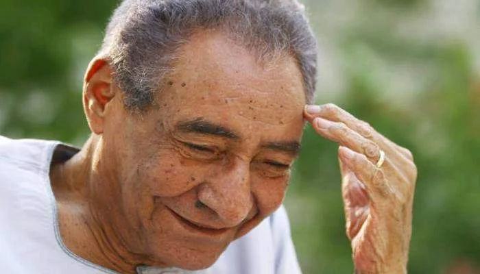 الأبنودي.. شاعر العامية وتراث مصر الخالد