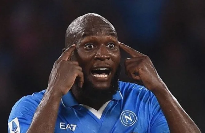 نابولي يفرض غرامة على لوكاكو بقيمة 150 ألف يورو