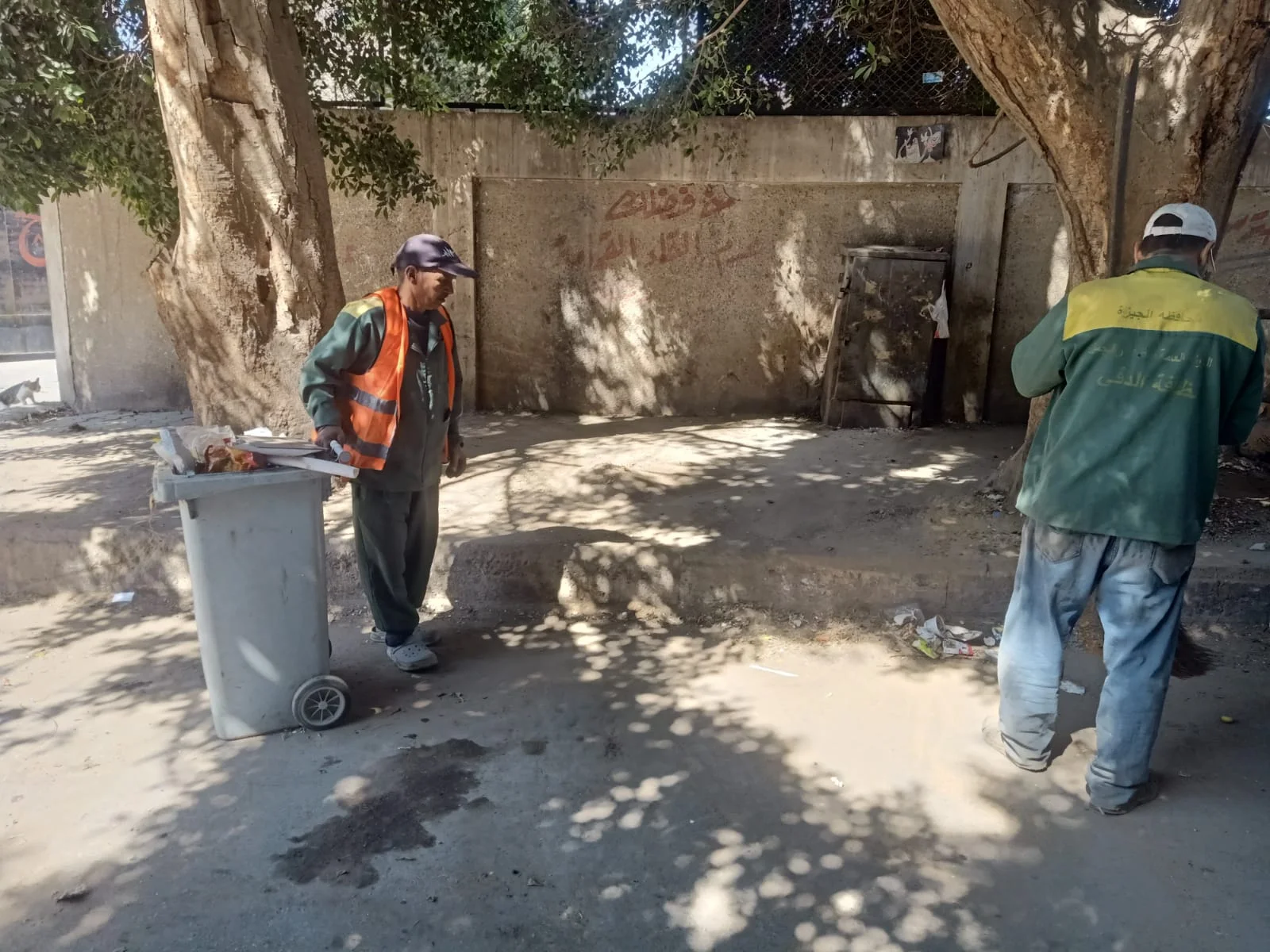 محافظ الجيزة يتابع إزالة الإشغالات ويغلق محلات المخلفات