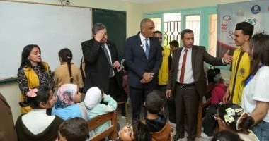 محافظ كفر الشيخ يتفقد مبادرة فحص وعلاج الإبصار