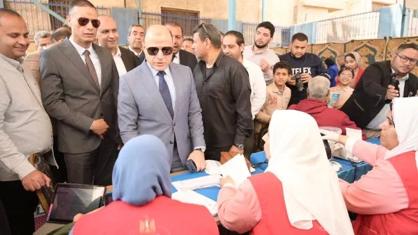 تفقد محافظ الغربية للقافلة الطبية في سمنود