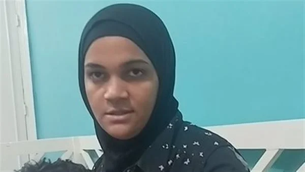 استغاثة والدة يونس لعلاجه من ضمور العضلات بقنا