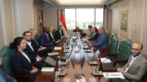 وزير الكهرباء يبحث مشروعات الطاقة الشمسية والرياح