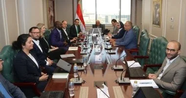 وزير الكهرباء يبحث مشاريع الطاقة الشمسية والرياح