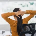 تأثير الجلوس لفترات طويلة على الجسم