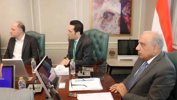 1.8 مليار دولار لإنشاء مصنع بطاريات تخزين الطاقة في مصر