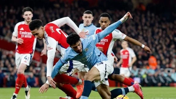 صراع اللقب: أرسنال يتصدر ومانشستر سيتي يطارده