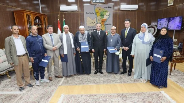 تسليم عقود تقنين جديدة لأراضي الدولة في المنوفية