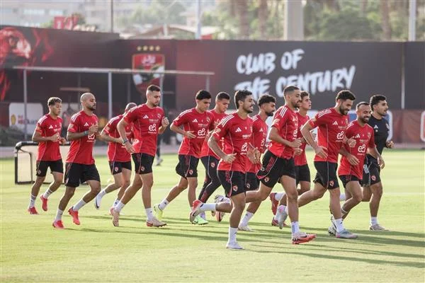 اجتماعات مكثفة للاعبي الأهلي استعدادًا للمباريات الحاسمة