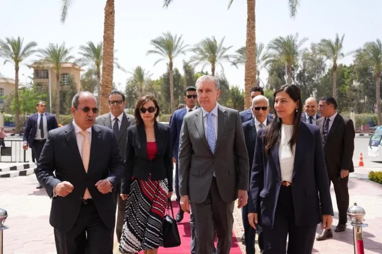 أمير رومانيا يختتم زيارته لمصر بندوة ومعرض فني