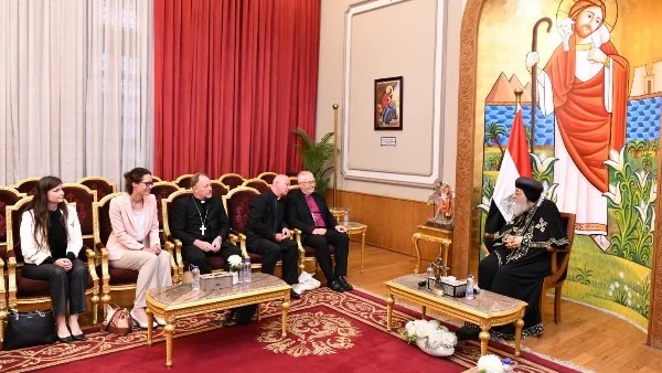 استقبال البابا تواضروس للأمين العام لمجلس كنائس المجر