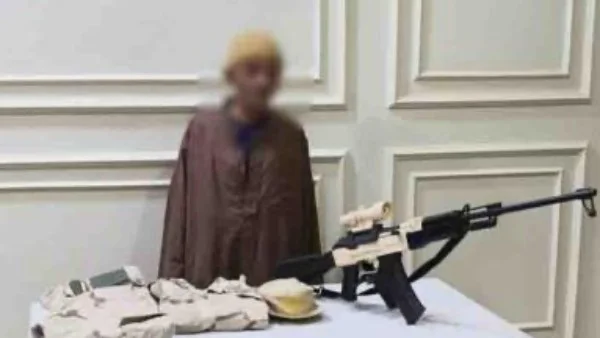 القبض على راقص بملابس أميرية وسلاح بلاستيكي في سوهاج