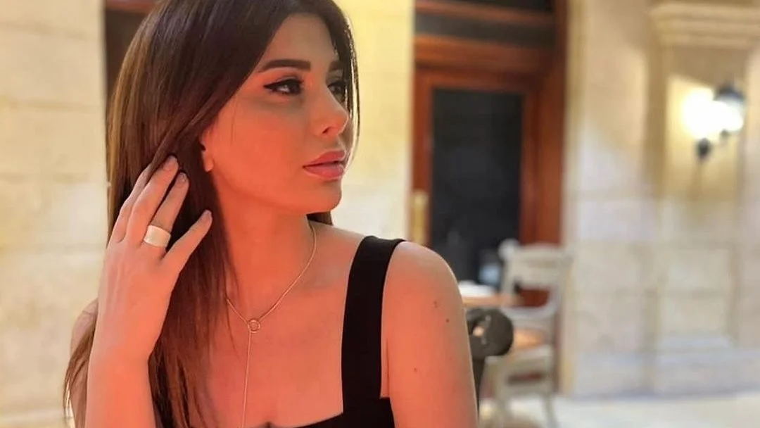 يارا نعوم تخطف الأنظار بإطلالة كاجوال أنيقة