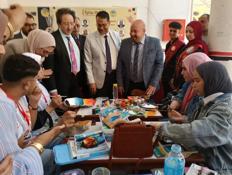 مهرجان فني للرسم على الأحجار والأخشاب في طنطا