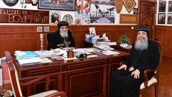 استقبال البابا تواضروس للأنبا مارك لبحث الخدمة بفرنسا