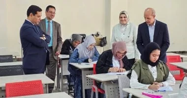 رئيس جامعة بني سويف الأهلية يتابع امتحانات منتصف الفصل