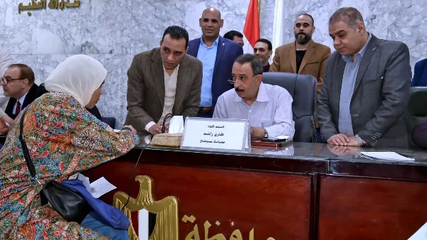 لقاء جماهيري لمحافظ سوهاج للاستماع لمشكلات المواطنين