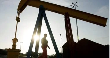 انخفاض تاريخي لأسعار النفط بعد اتفاق ترامب وإيران