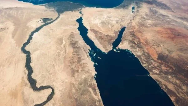 القضاء على الإرهاب وربط سيناء بالدلتا بالمشروعات التنموية