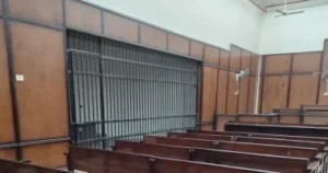 اعتداء عامل على مالك مخزن بسبب ركن سيارة في أوسيم