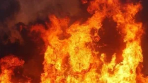 حريق في شقة يسفر عن إصابة سيدة وابنتها بالقليوبية