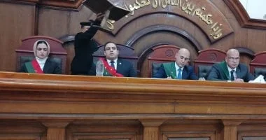 سيدة تمثل النيابة العامة أمام محكمة جنايات الزقازيق